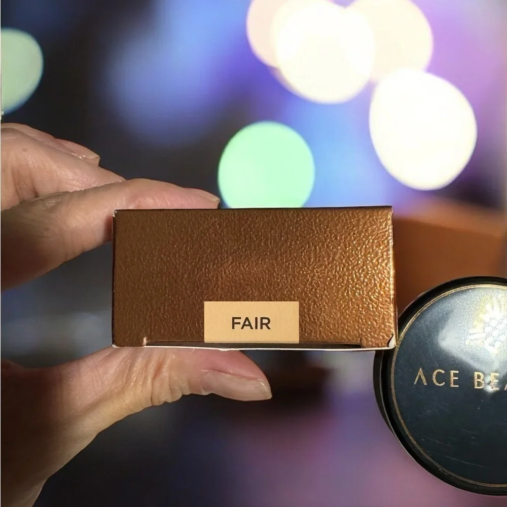 ACE BEAUTE Effortless Radiance Loose Setting Powder- FAIR. New in Box